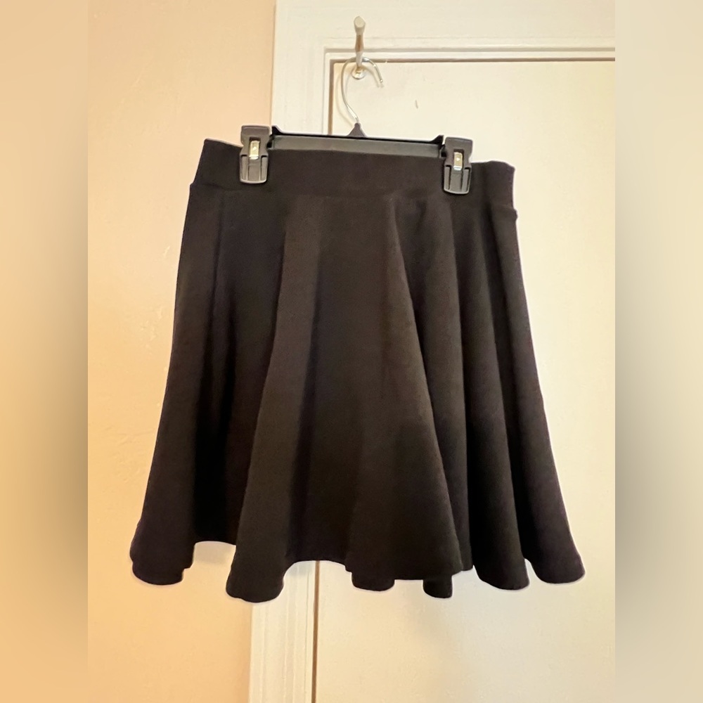 NWOT—HALARA high waisted Mini Flare Skirt, Sz L